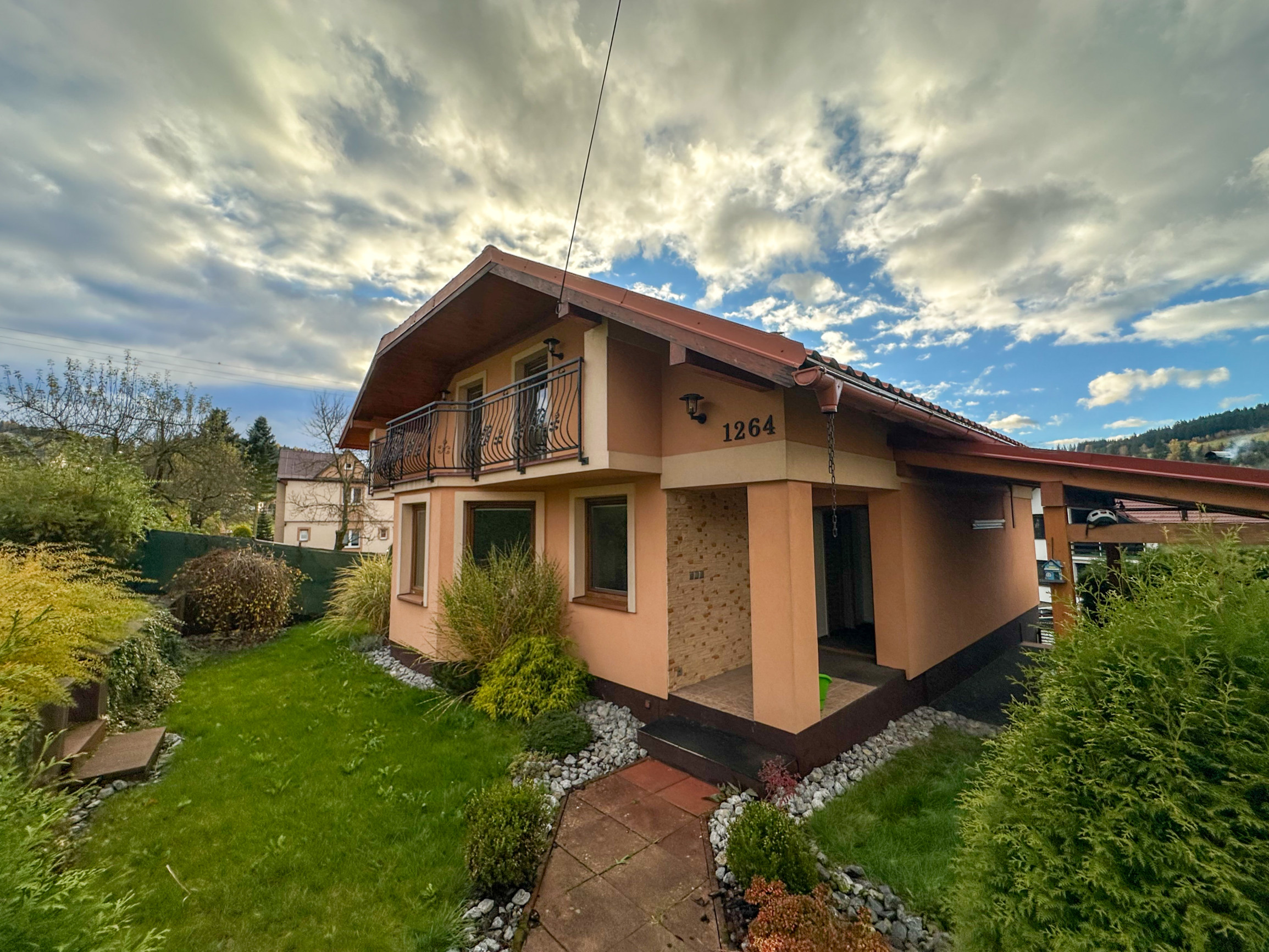 Prenájom | Rodinný dom 240 m² s terasou a záhradou | Čierne
